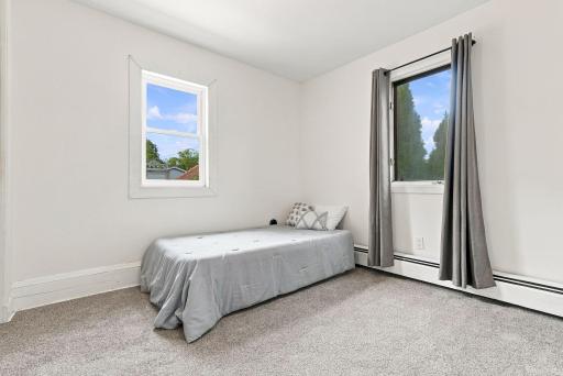 902 Hyacinth Ave E, Saint Paul, MN 55106