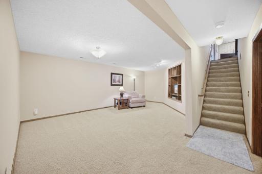 11315 W River Hills Drive, Burnsville, MN 55337