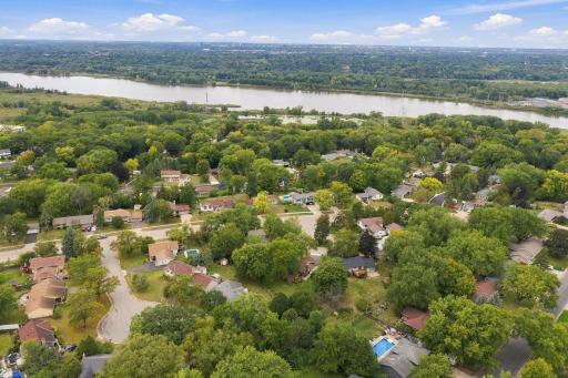 11315 W River Hills Drive, Burnsville, MN 55337