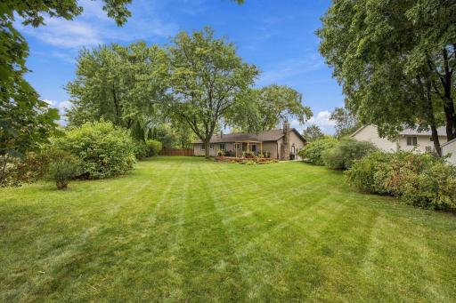 11315 W River Hills Drive, Burnsville, MN 55337
