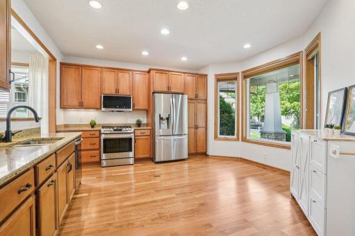 HUGE kitchen for eat-in capabilities or bring in a custom island. .jpeg