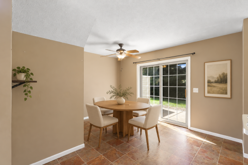 Great dining space perfect for entertaining