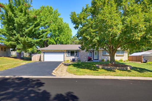 777 Mohican Lane, Mendota Heights, MN 55120