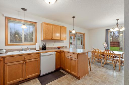 Kitchen/Dining area with breakfast bar