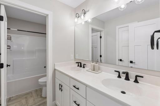 7400 Agate Trail, Inver Grove Heights, MN 55077