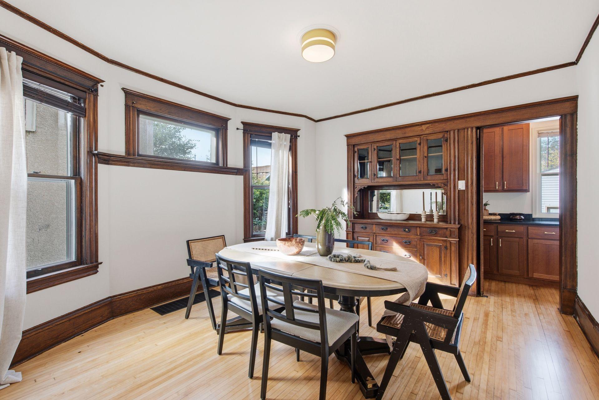 Dining room has also been used as 5th bedroom as fully closed off