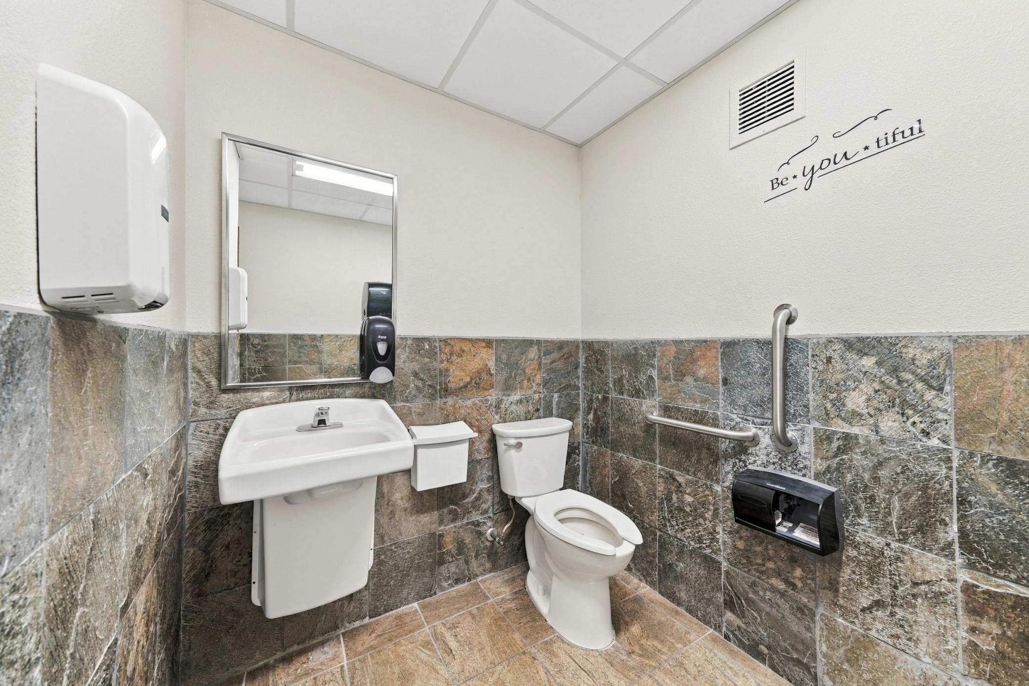27_6311_wayzata_blvd_0027.jpg