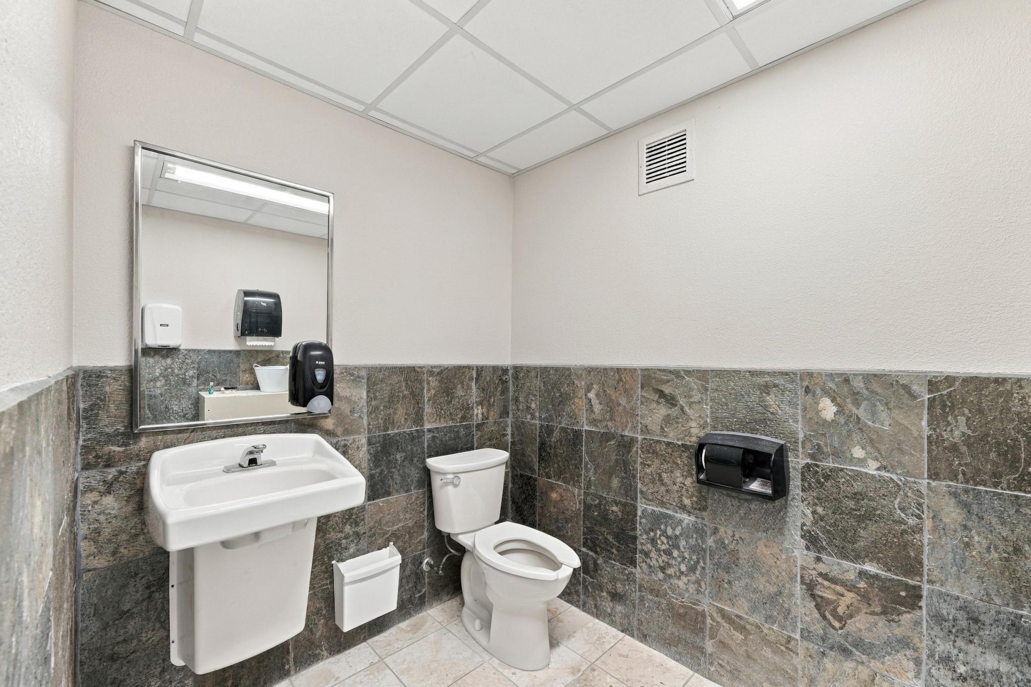 45_6311_wayzata_blvd_0045.jpg