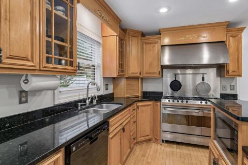 Enjoy cooking and baking in this beautiful Kitchen