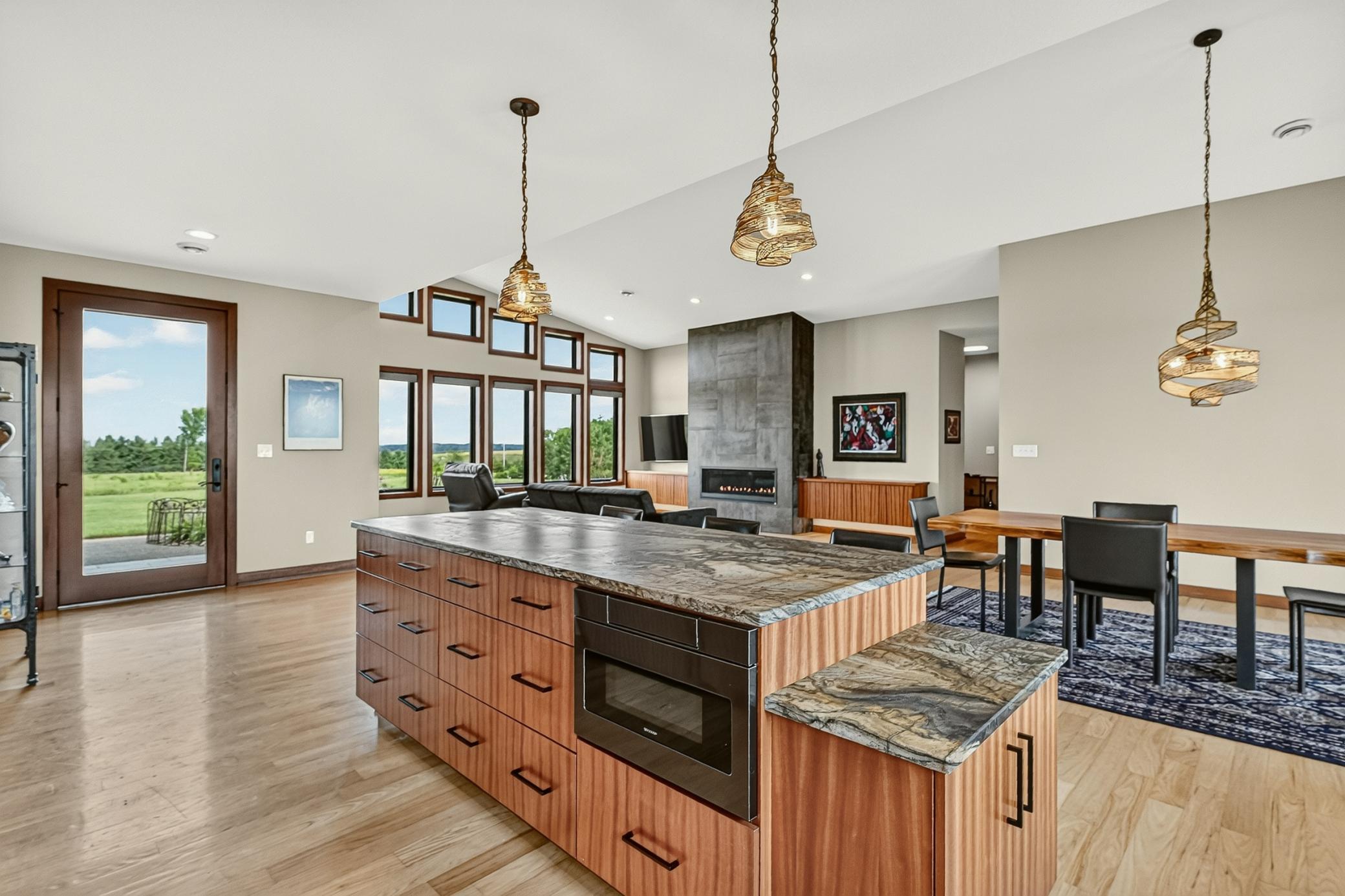 Leathered Quartzite Counter