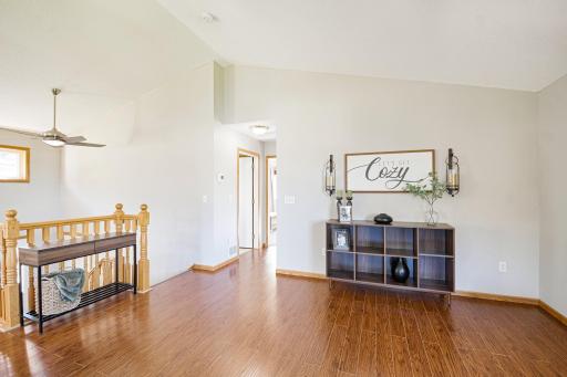 12-web-or-mls-414 Roosevelt Dr-S2309-012.jpg