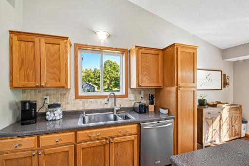 19-web-or-mls-414 Roosevelt Dr-S2309-019.jpg