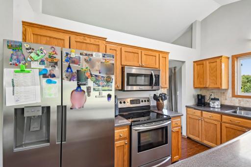 18-web-or-mls-414 Roosevelt Dr-S2309-018.jpg