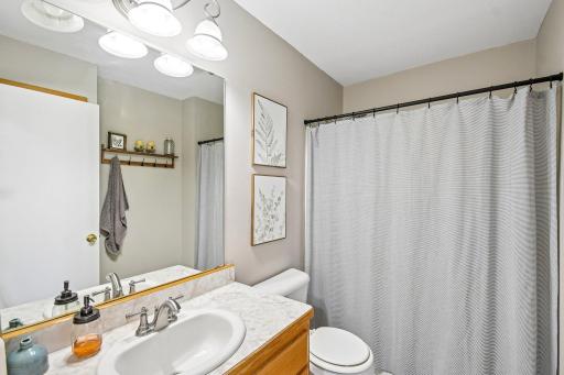 26-web-or-mls-414 Roosevelt Dr-S2309-026.jpg