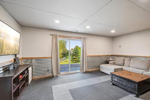 28-web-or-mls-414 Roosevelt Dr-S2309-028.jpg