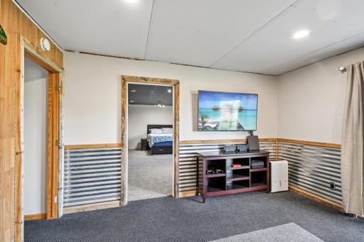 31-web-or-mls-414 Roosevelt Dr-S2309-031.jpg