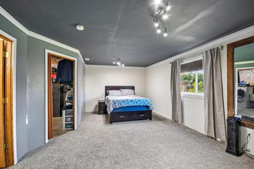 33-web-or-mls-414 Roosevelt Dr-S2309-033.jpg