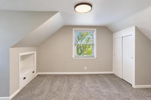 105 Amsterdam Avenue W, Hollandale, MN 56045