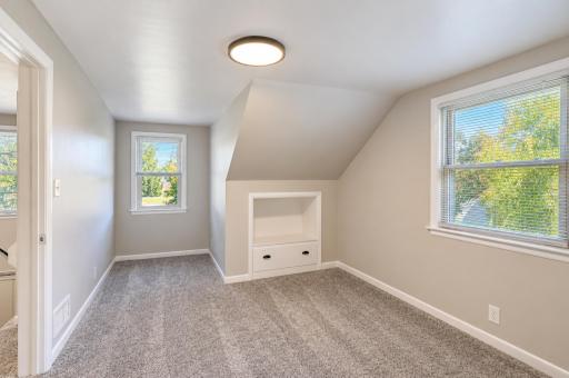 105 Amsterdam Avenue W, Hollandale, MN 56045