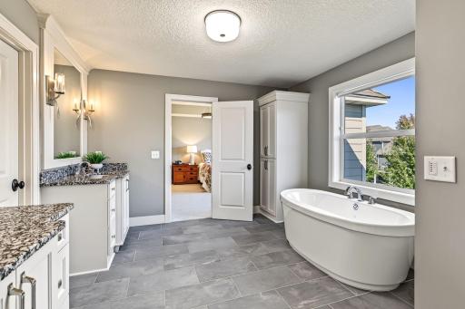 5660 Archer Lane N, Plymouth, MN 55446