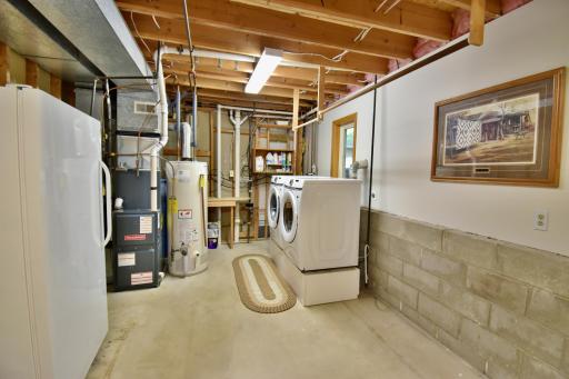 Huge Utility Room w/ Newer Washer & Gas Dryer