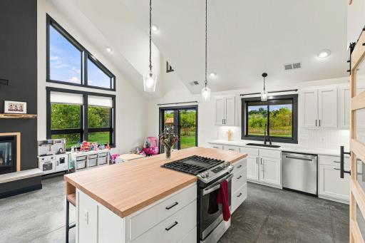 14-web-or-mls-1396 34th Ave Amery-19 - Copy.jpg