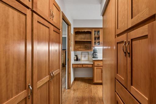 2815 Saddlebrooke Circle E, Minnetonka, MN 55305