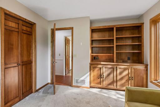 2815 Saddlebrooke Circle E, Minnetonka, MN 55305