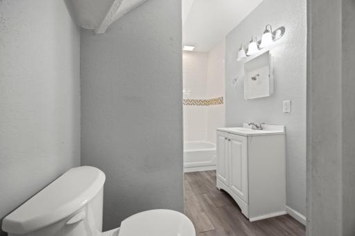 Unit 2, Third Floor - 4/4 Bathroom