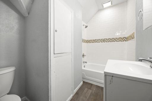 Unit 2, Third Floor - 4/4 Bathroom