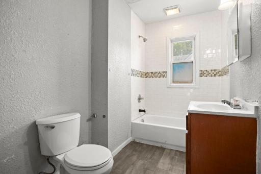Unit 2, Second Floor - 4/4 Bathroom