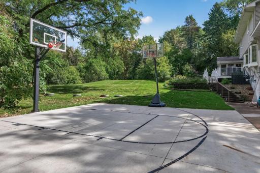12 Tamarisk Road, Dellwood, MN 55110