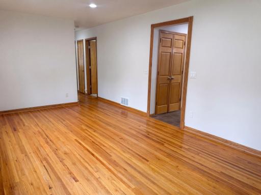 listing_10.jpg