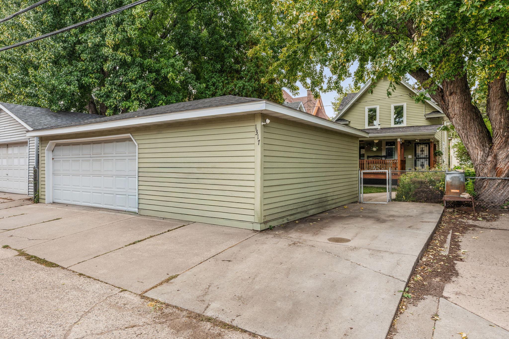 2.5 Car Garage
