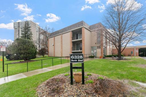 6328 Barrie Road, 1A, Edina, MN 55435