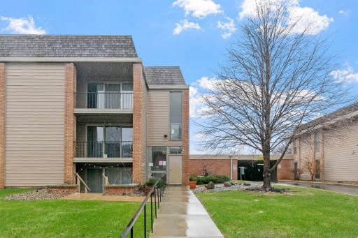 6328 Barrie Road, 1A, Edina, MN 55435