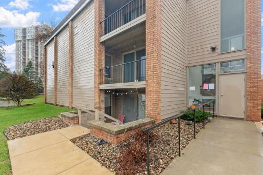 6328 Barrie Road, 1A, Edina, MN 55435