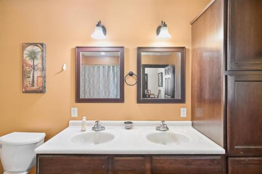 221 S Lincoln Street, Lake Crystal, MN 56055