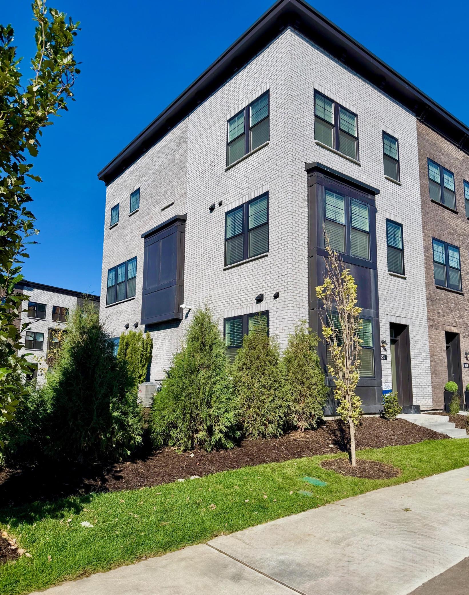 Welcome home! Set on 135 acres in one of St. Paul’s most iconic neighborhoods, Highland Bridge is redefining urban living.