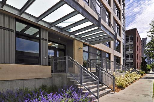 Welcome to 720 Lofts! Tree lined streets with attractive plantings! Covered and secure entry.