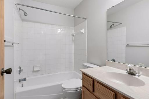 9332 Parkside Echo, Woodbury, MN 55125