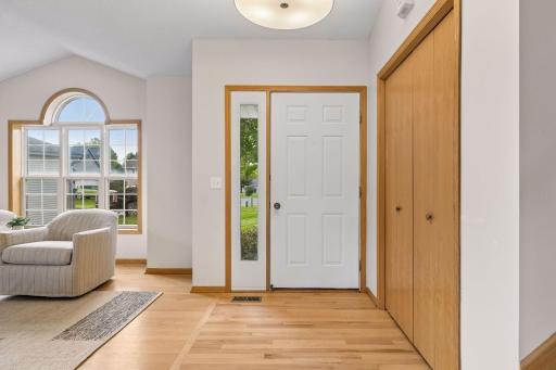 9332 Parkside Echo, Woodbury, MN 55125