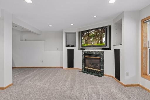 9332 Parkside Echo, Woodbury, MN 55125