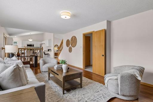 9332 Parkside Echo, Woodbury, MN 55125
