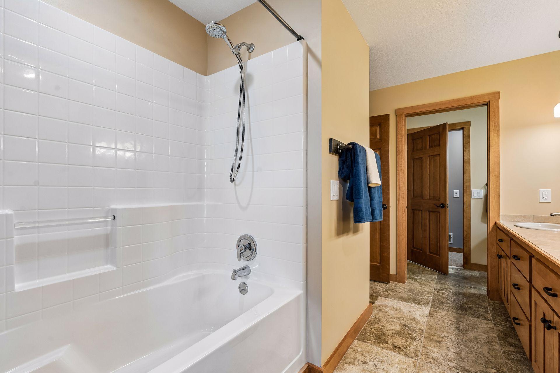 Lower Level Full Bath w/Separate Water Closet