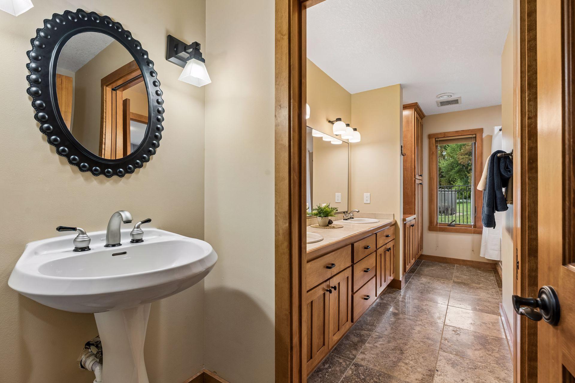 Lower Level Full Bath w/Separate Water Closet