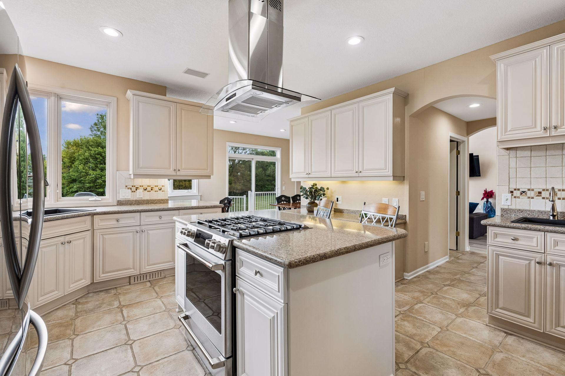 Breakfast Bar / Kitchen
