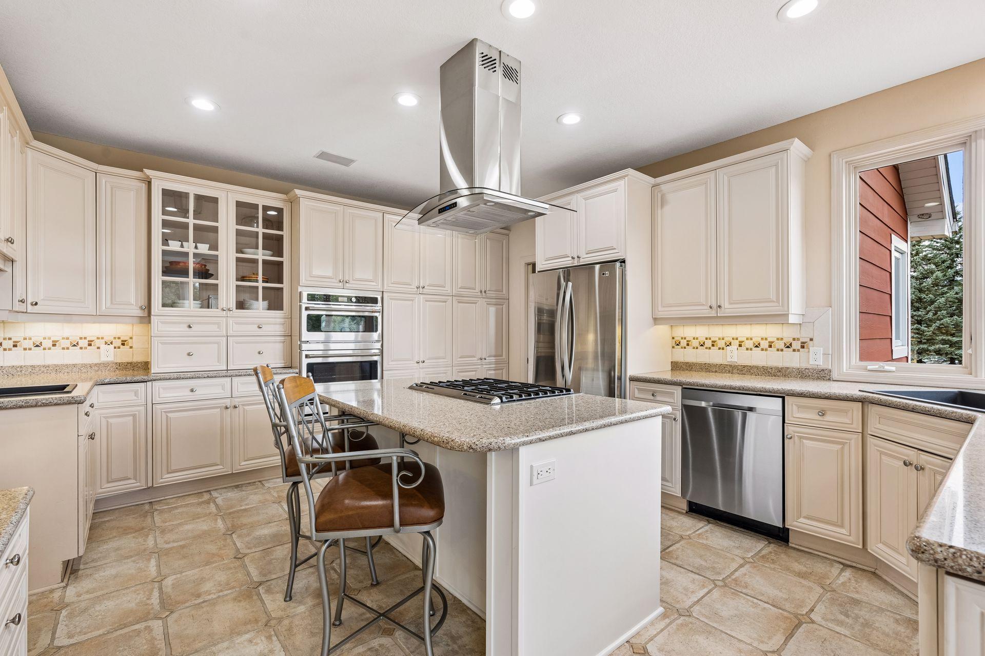 Breakfast Bar / Kitchen