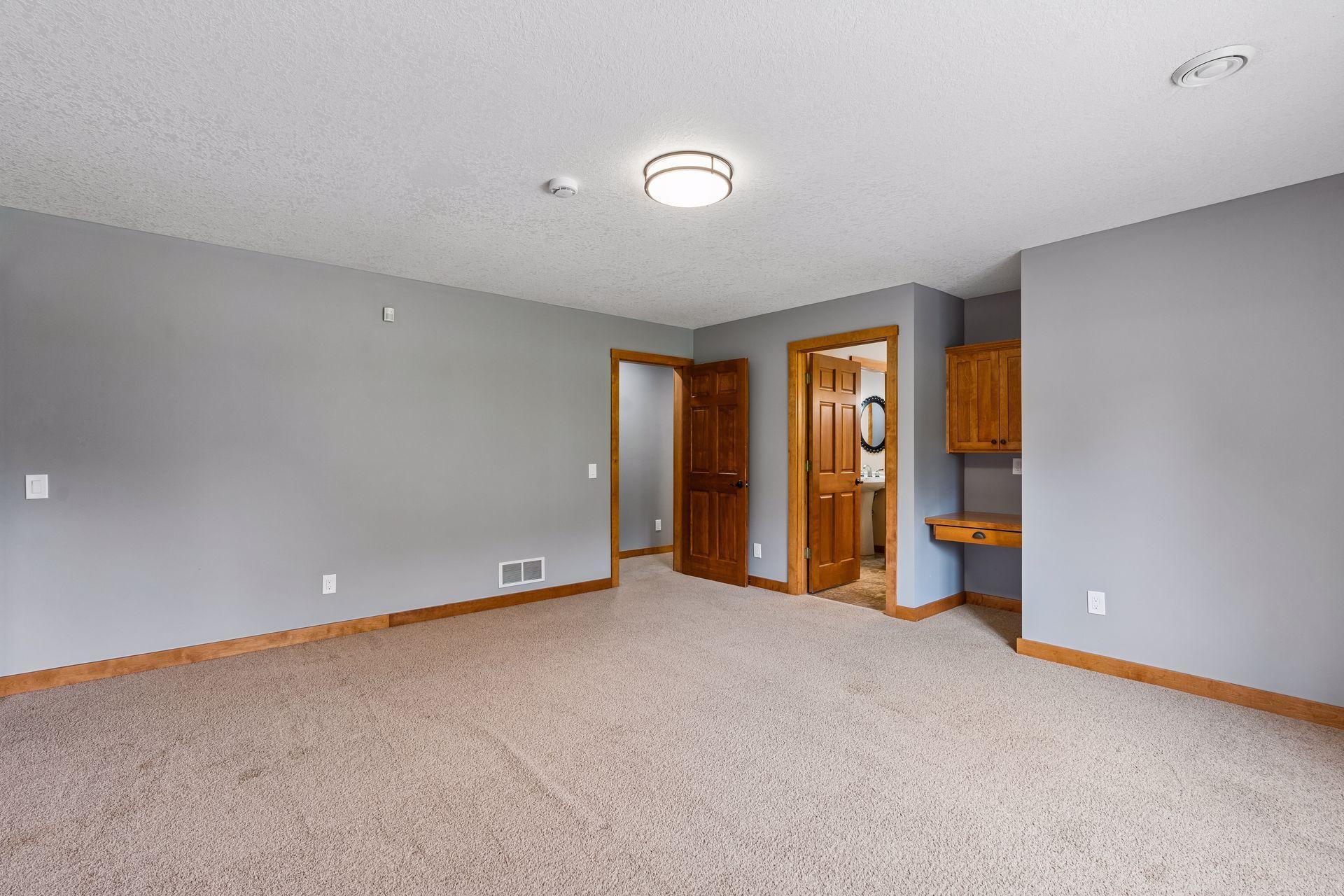 Lower Level Large en-Suite Bedroom Full Bath