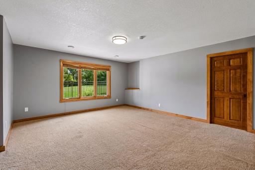 Lower Level Large en-Suite Bedroom Full Bath